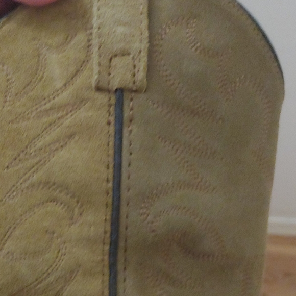 Boots - Picture 5 of 8